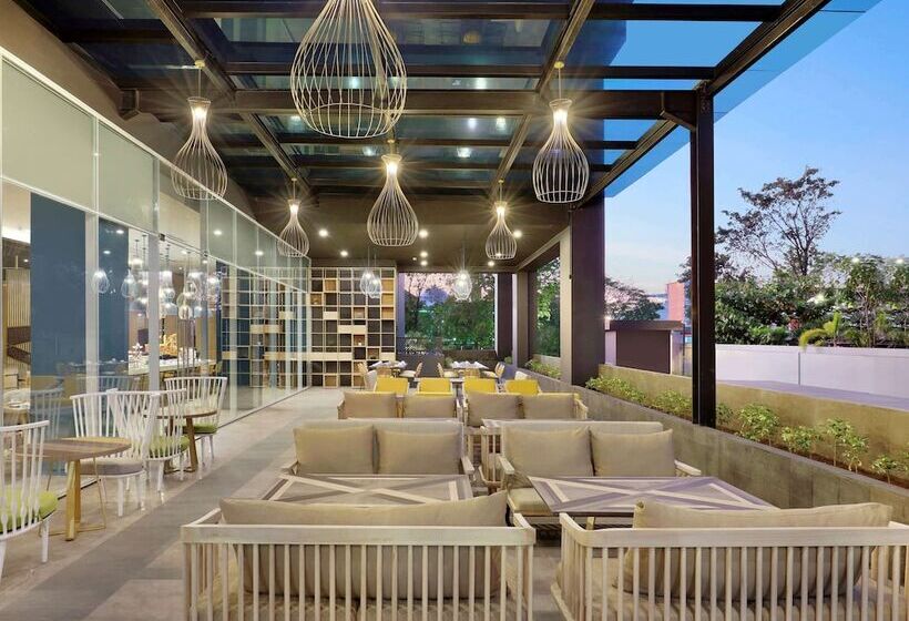 בית מלון כפרי Mercure Makassar Nexa Pettarani