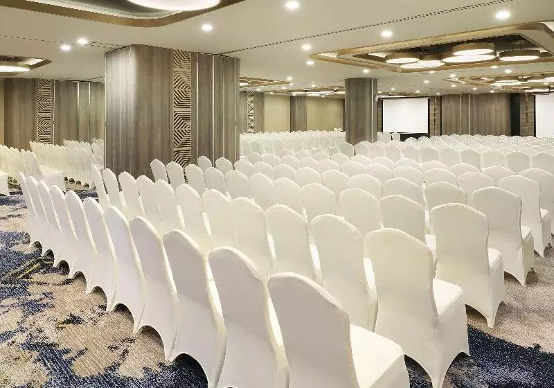 هتل Mercure Makassar Nexa Pettarani