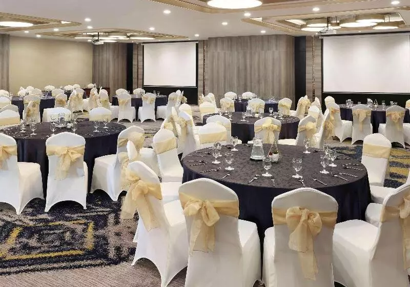 هتل Mercure Makassar Nexa Pettarani