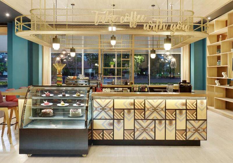 בית מלון כפרי Mercure Makassar Nexa Pettarani