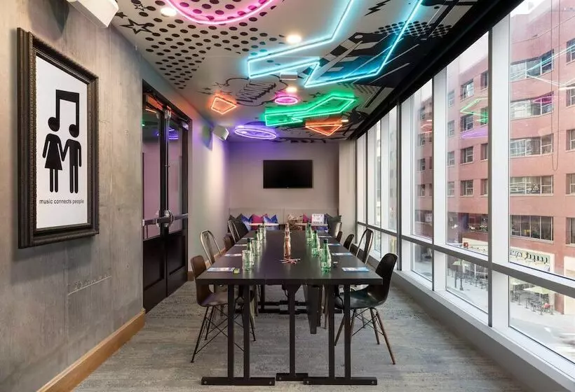 هتل Moxy Boston Downtown
