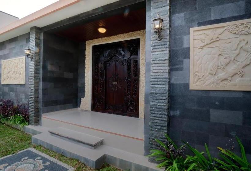 ペンション Shitala Villa