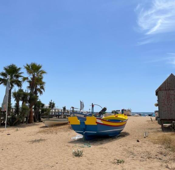 تختخواب و صبحانه Marsuites