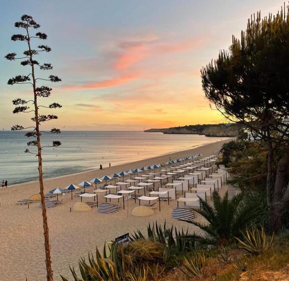 تختخواب و صبحانه Marsuites