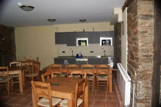 Hostel Val De Samos