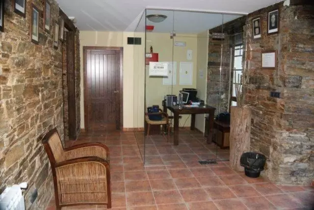 Hostel Val De Samos