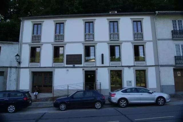 Hostel Val De Samos
