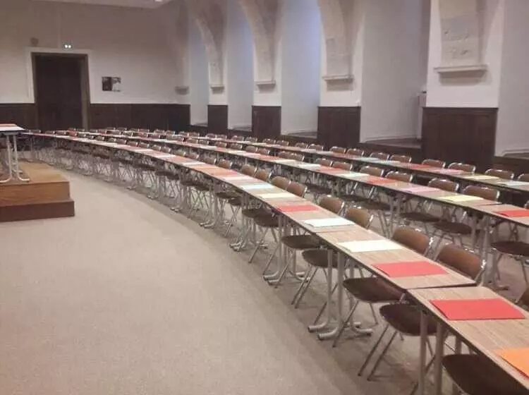 Hotelli Hostellerie Charles De Foucauld