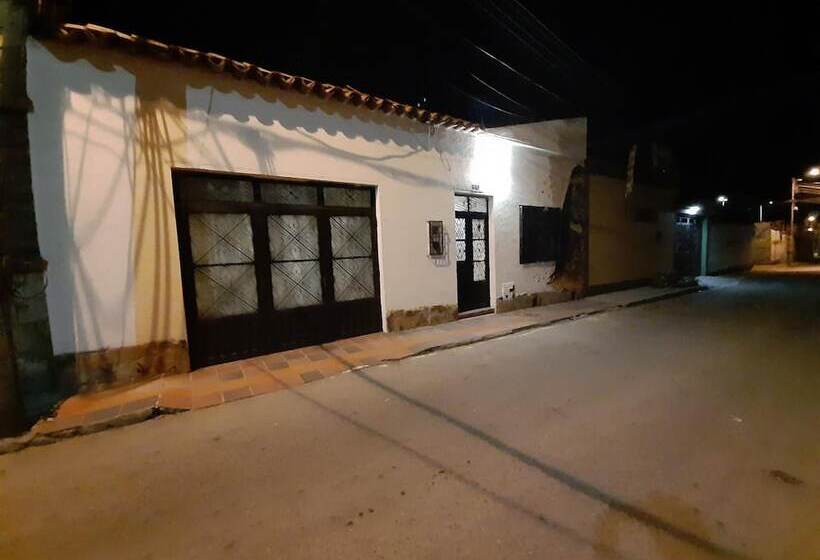 פנסיון Hostel Casa Del Arbol