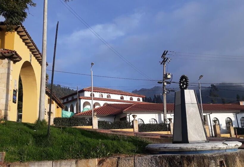 פנסיון Hostel Casa Del Arbol