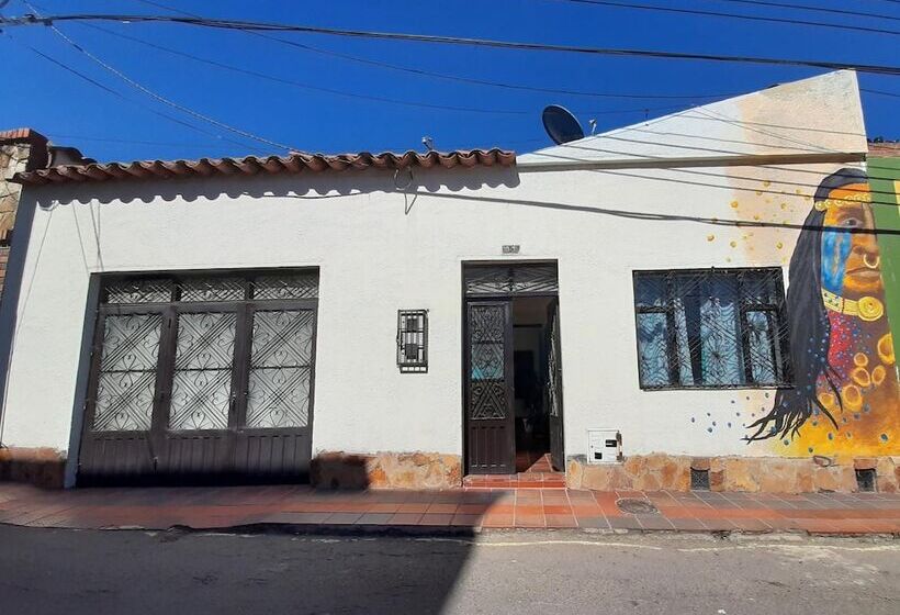 פנסיון Hostel Casa Del Arbol