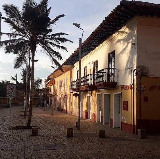 פנסיון Hostel Casa Del Arbol