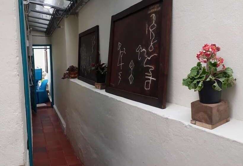 פנסיון Hostel Casa Del Arbol