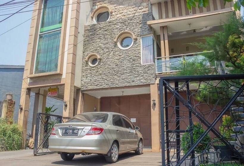 פנסיון Reddoorz Syariah Near Pasar Modern Cikopo