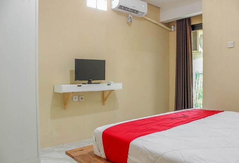 פנסיון Reddoorz Syariah Near Pasar Modern Cikopo