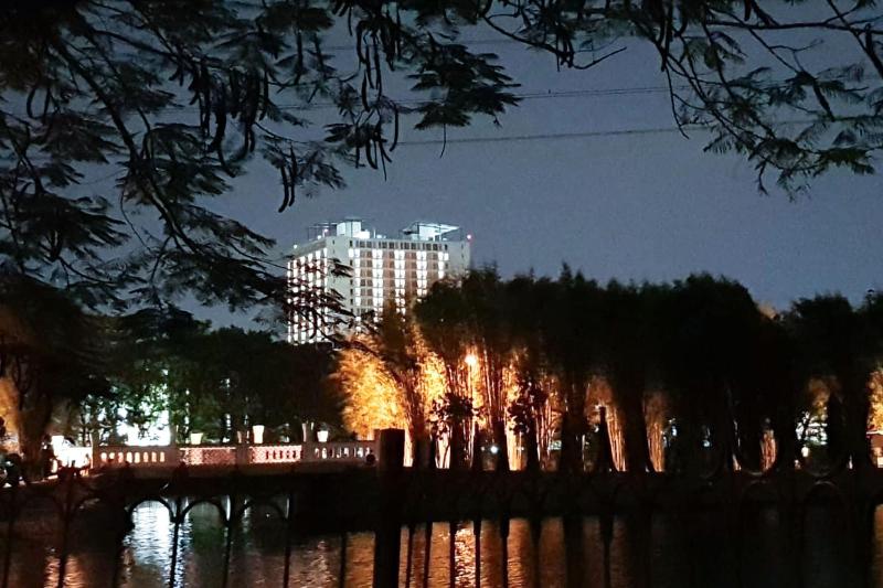 בית מלון כפרי My Tower Surabaya