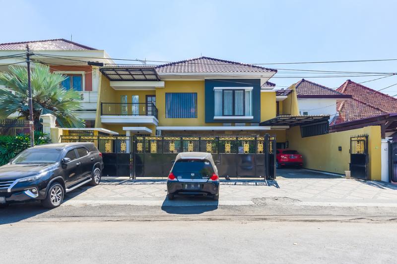 펜션 Reddoorz Syariah Near Marvel City Mall 2