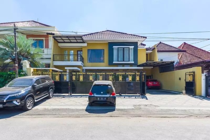 ペンション Reddoorz Syariah Near Marvel City Mall 2