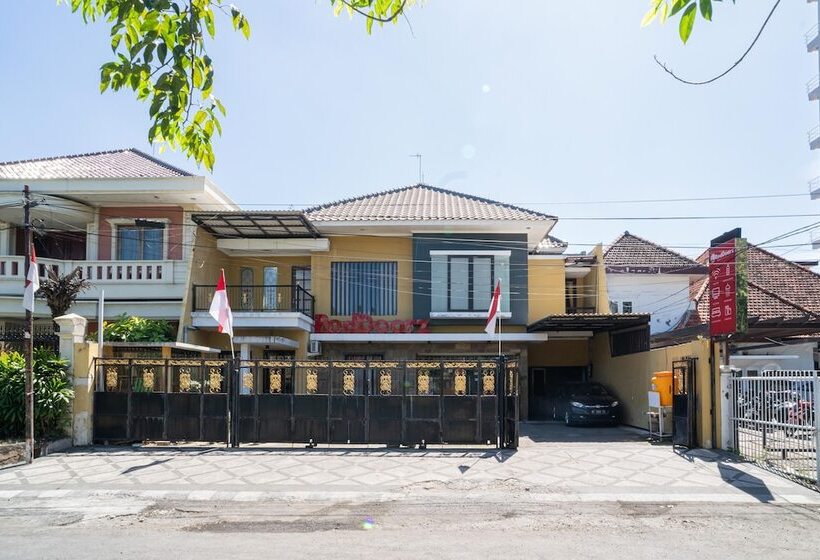 펜션 Reddoorz Syariah Near Marvel City Mall 2