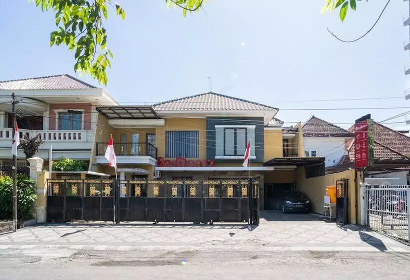 ペンション Reddoorz Syariah Near Marvel City Mall 2