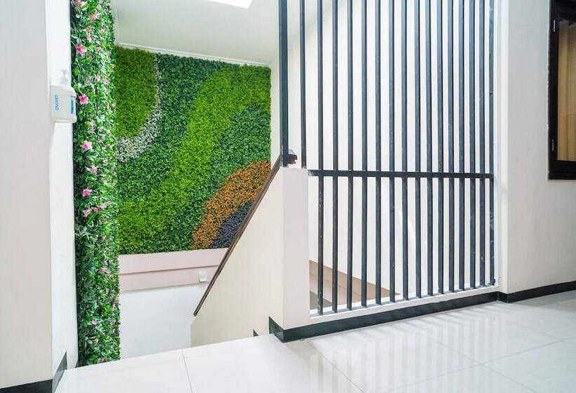 펜션 Reddoorz Syariah Near Marvel City Mall 2