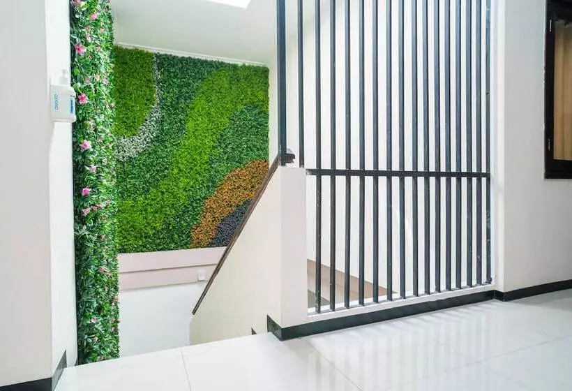 ペンション Reddoorz Syariah Near Marvel City Mall 2