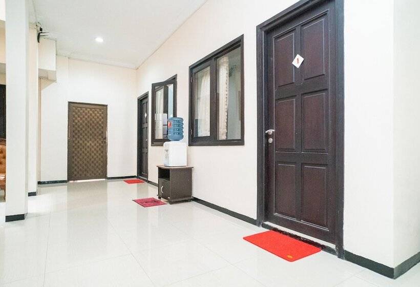 펜션 Reddoorz Syariah Near Marvel City Mall 2
