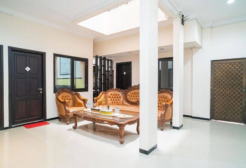 펜션 Reddoorz Syariah Near Marvel City Mall 2