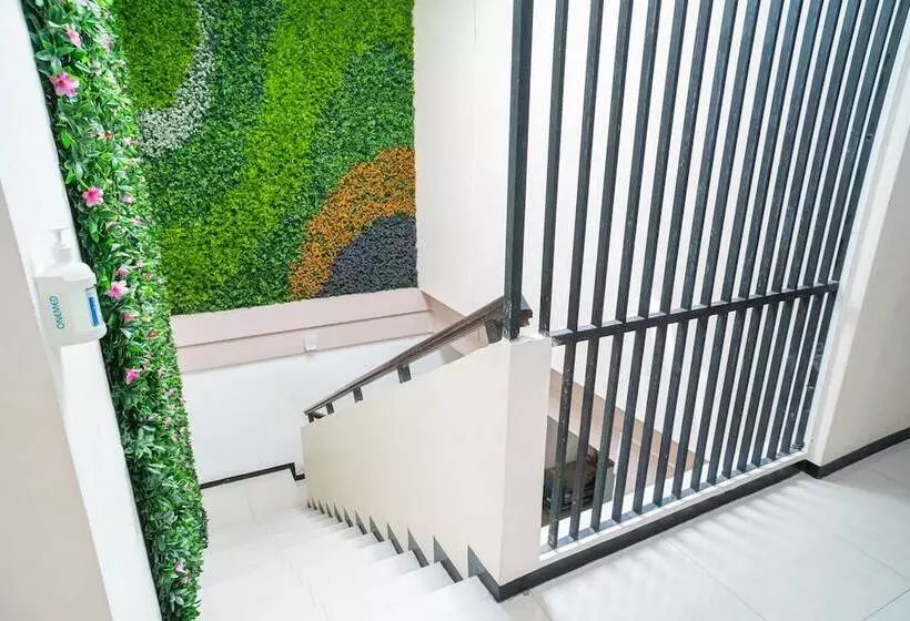 ペンション Reddoorz Syariah Near Marvel City Mall 2