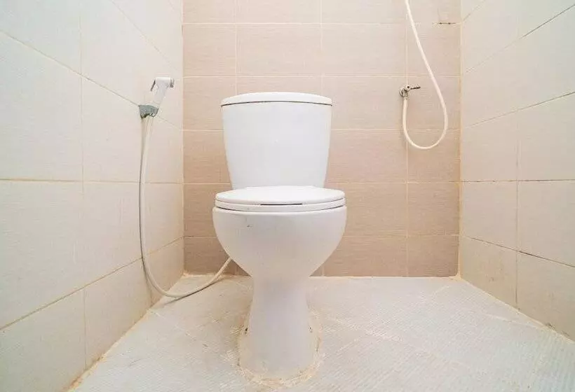 ペンション Reddoorz Syariah Near Marvel City Mall 2