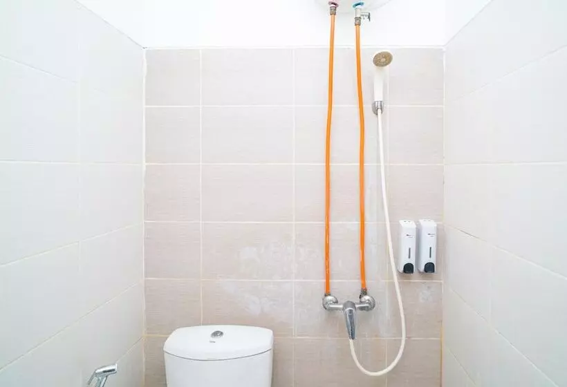 ペンション Reddoorz Syariah Near Marvel City Mall 2