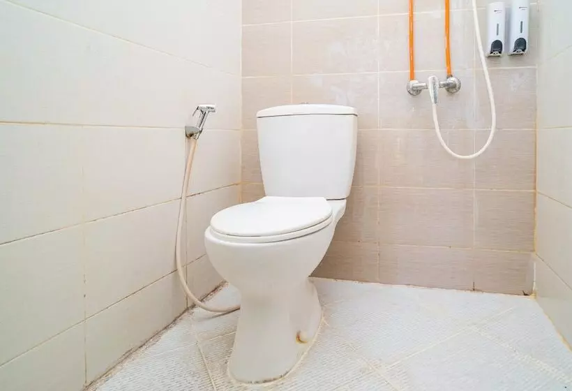 ペンション Reddoorz Syariah Near Marvel City Mall 2