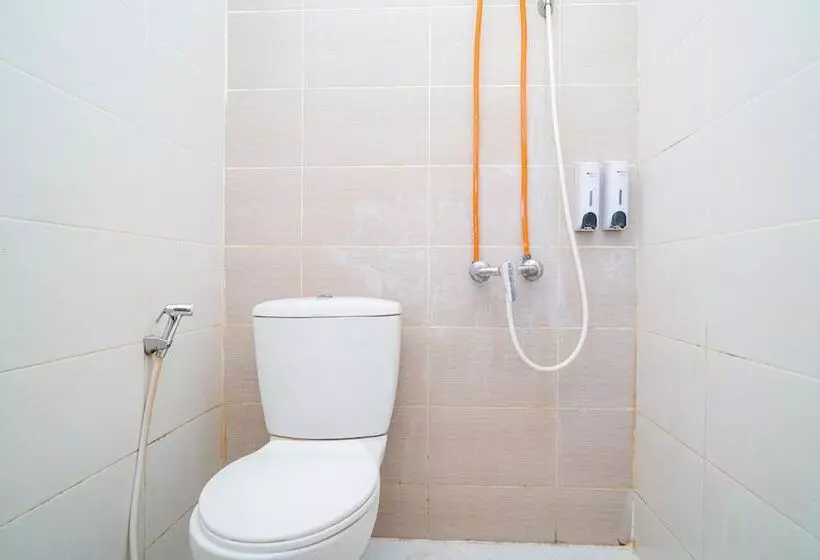 ペンション Reddoorz Syariah Near Marvel City Mall 2