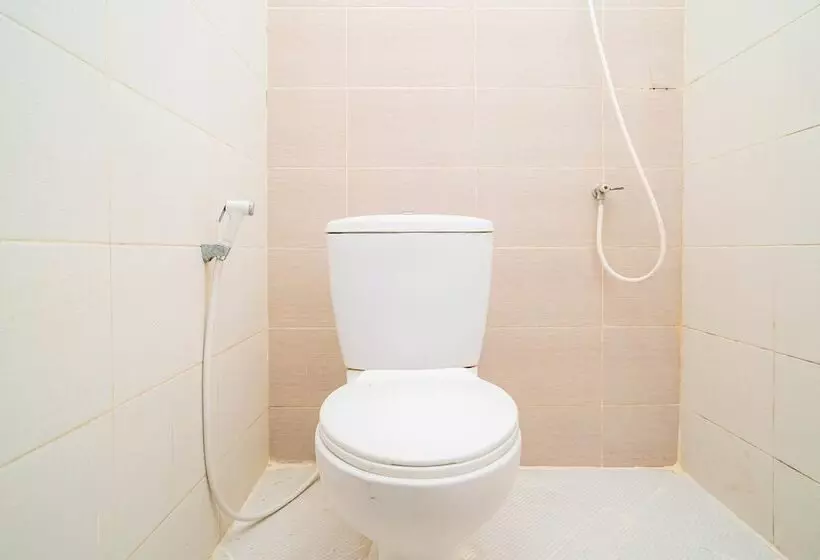 ペンション Reddoorz Syariah Near Marvel City Mall 2