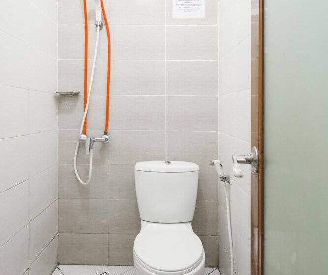 펜션 Reddoorz Syariah Near Marvel City Mall 2