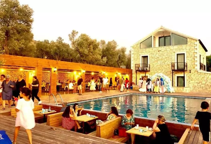 Victoria Hotel And Lounge