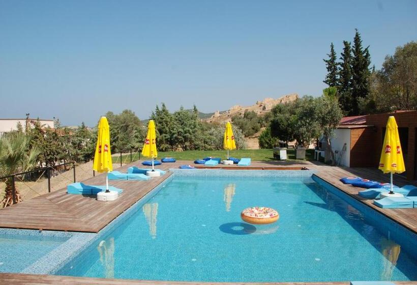 Victoria Hotel And Lounge