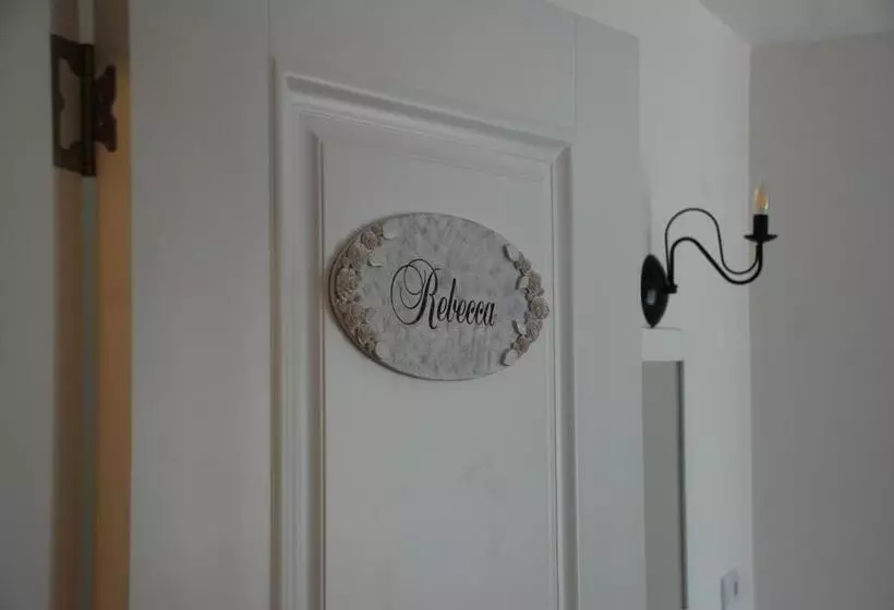 Victoria Hotel And Lounge