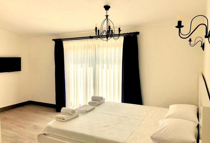 Victoria Hotel And Lounge