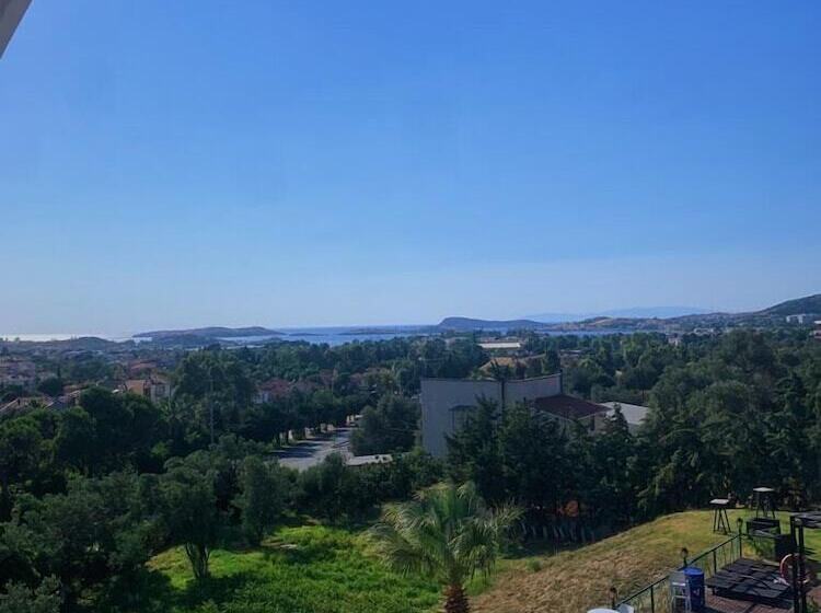 Victoria Hotel And Lounge