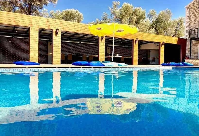 Victoria Hotel And Lounge