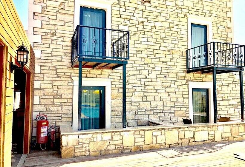 Victoria Hotel And Lounge