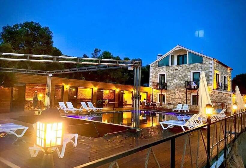 Victoria Hotel And Lounge