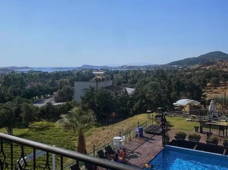 Victoria Hotel And Lounge