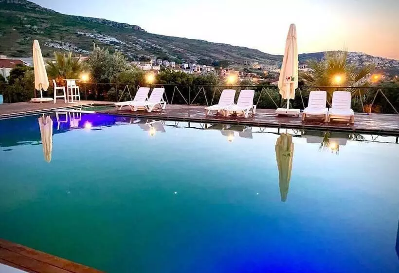 Victoria Hotel And Lounge