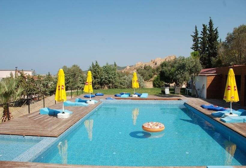 Victoria Hotel And Lounge