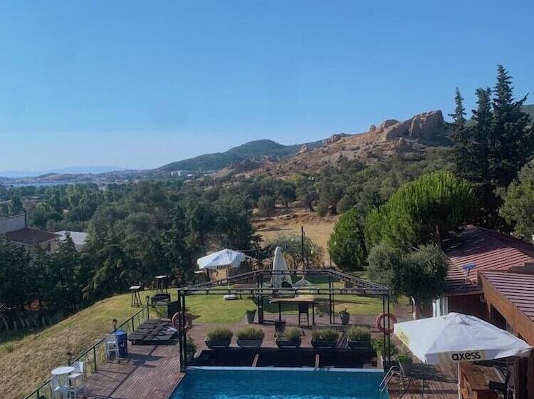 Victoria Hotel And Lounge