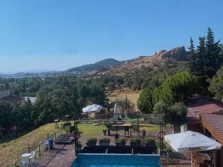 Victoria Hotel And Lounge