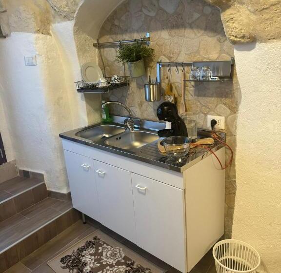 تختخواب و صبحانه Loft Albicocca