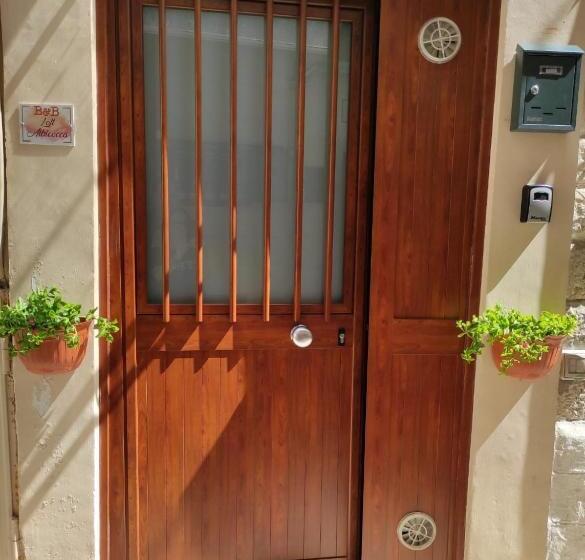 تختخواب و صبحانه Loft Albicocca